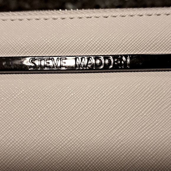 Steve Madden Wallet/Wristlet - Picture 3 of 4